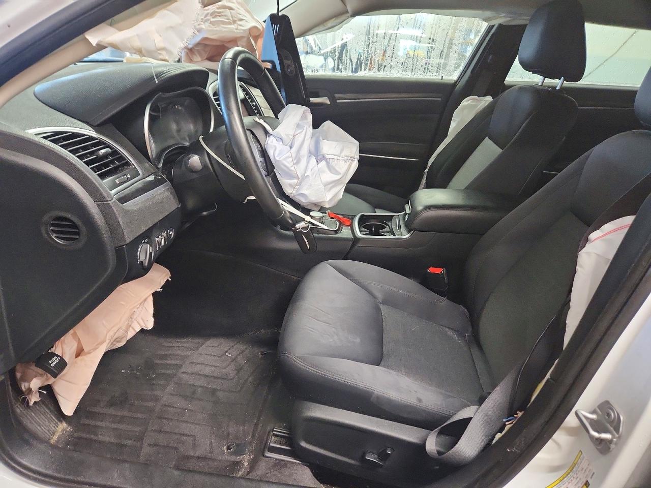 2018 CHRYSLER 300 TOURING photo 13