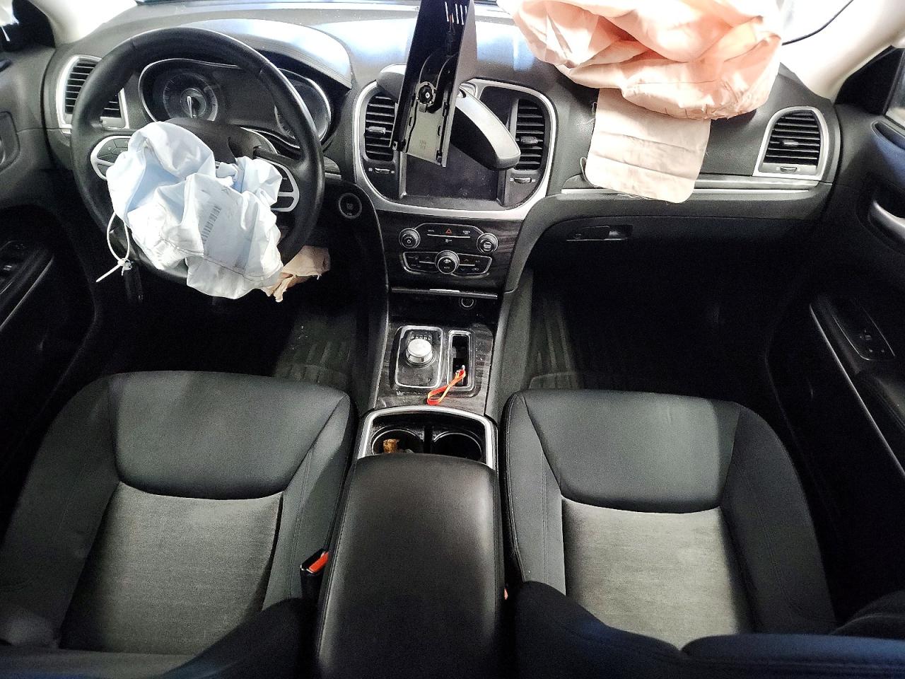 2018 CHRYSLER 300 TOURING photo 15