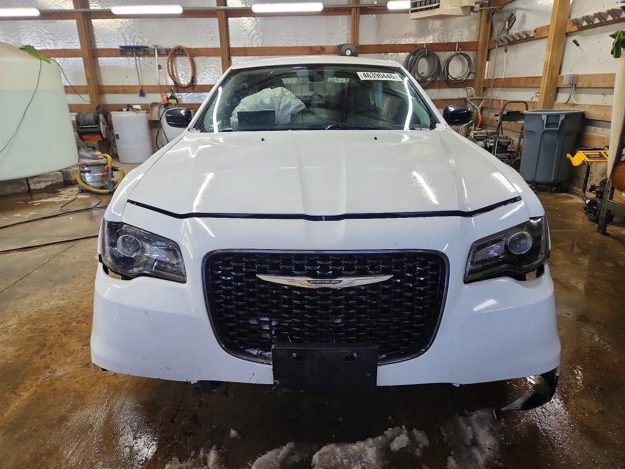 2018 CHRYSLER 300 TOURING photo 9