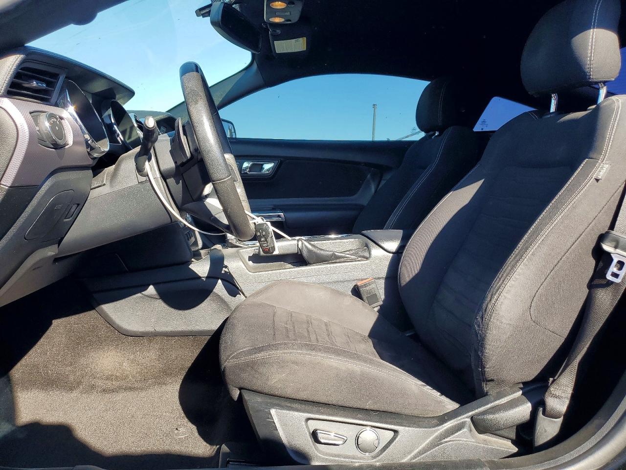 2016 FORD MUSTANG photo 13