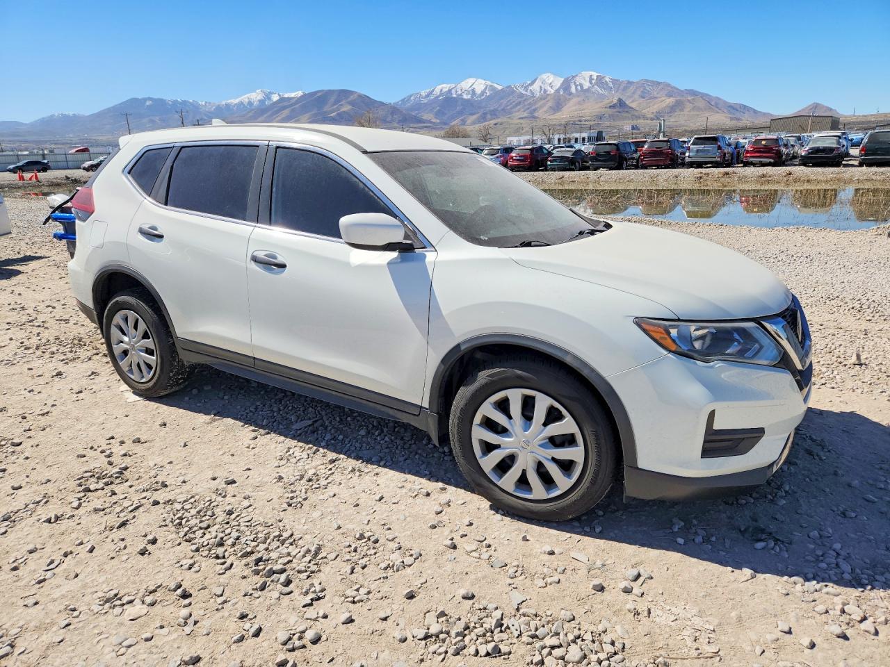 2018 NISSAN ROGUE S photo 4