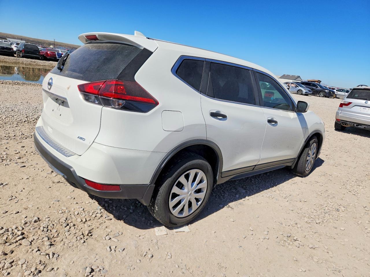 2018 NISSAN ROGUE S photo 3