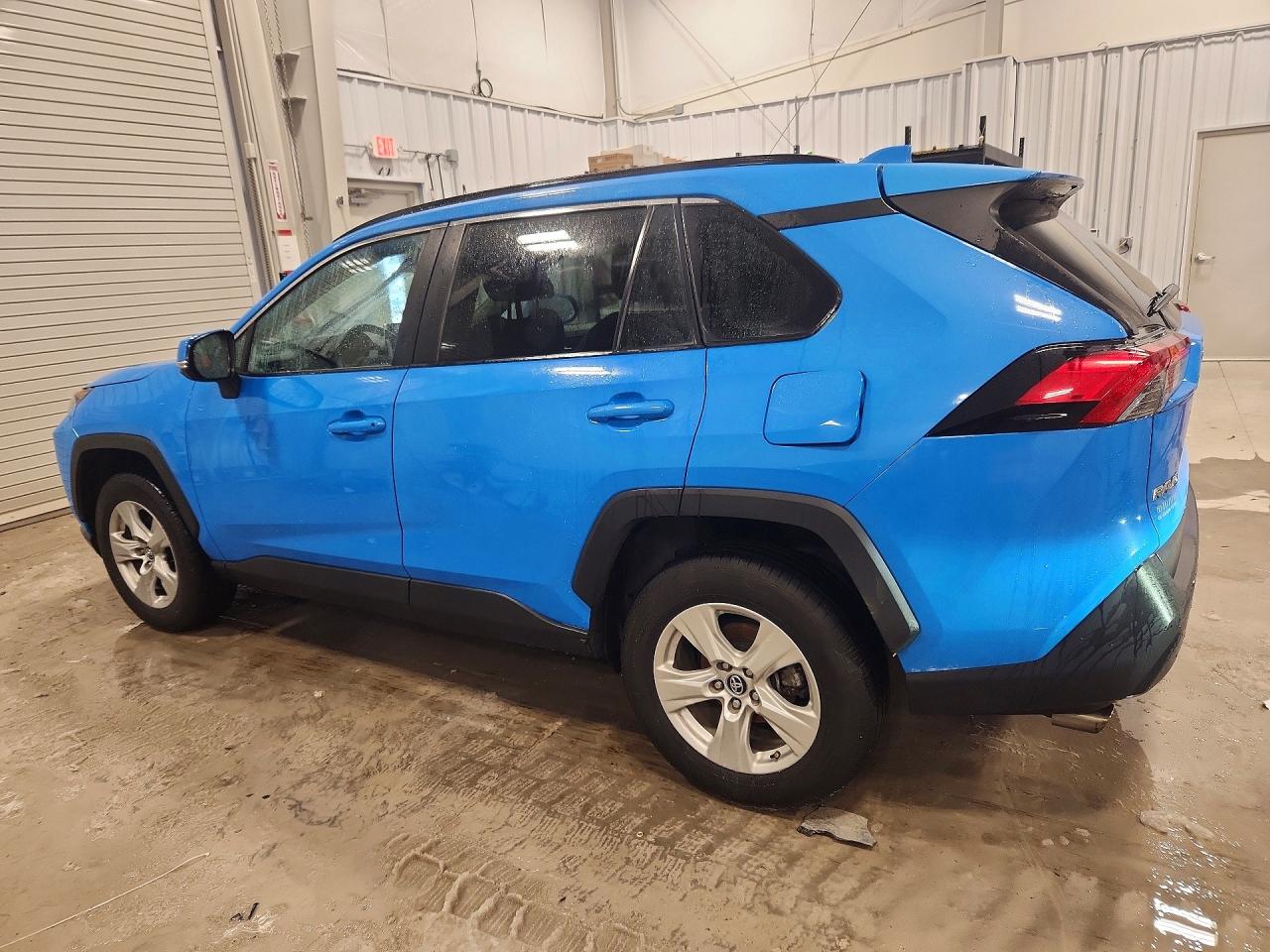 2019 TOYOTA RAV4 XLE photo 4