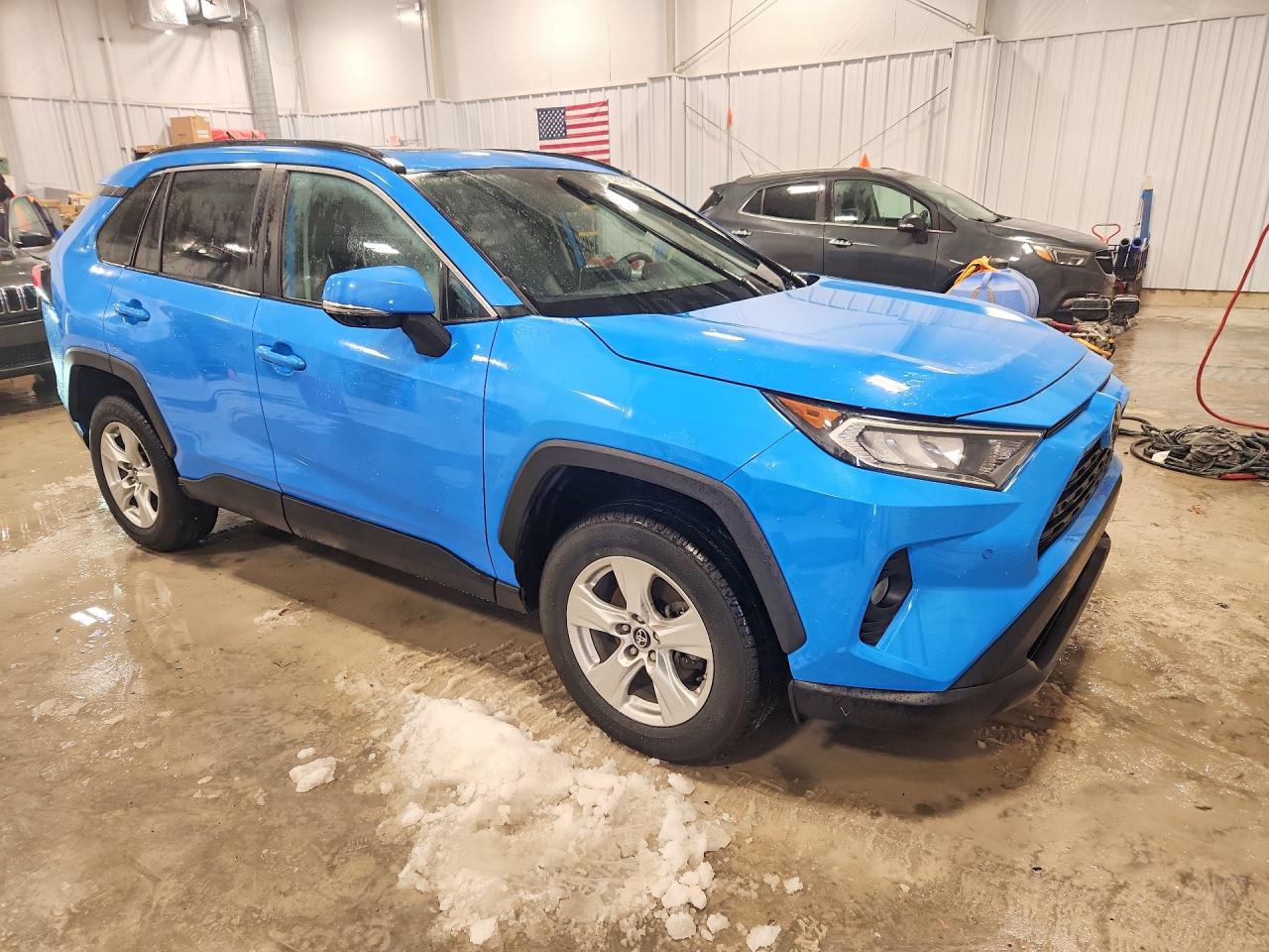 2019 TOYOTA RAV4 XLE photo 10