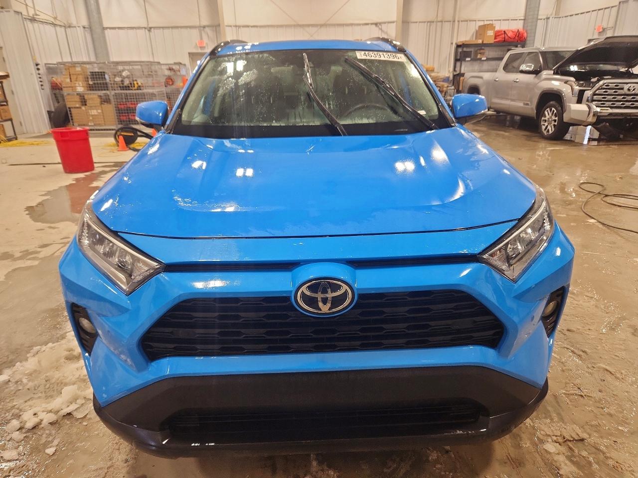 2019 TOYOTA RAV4 XLE photo 13