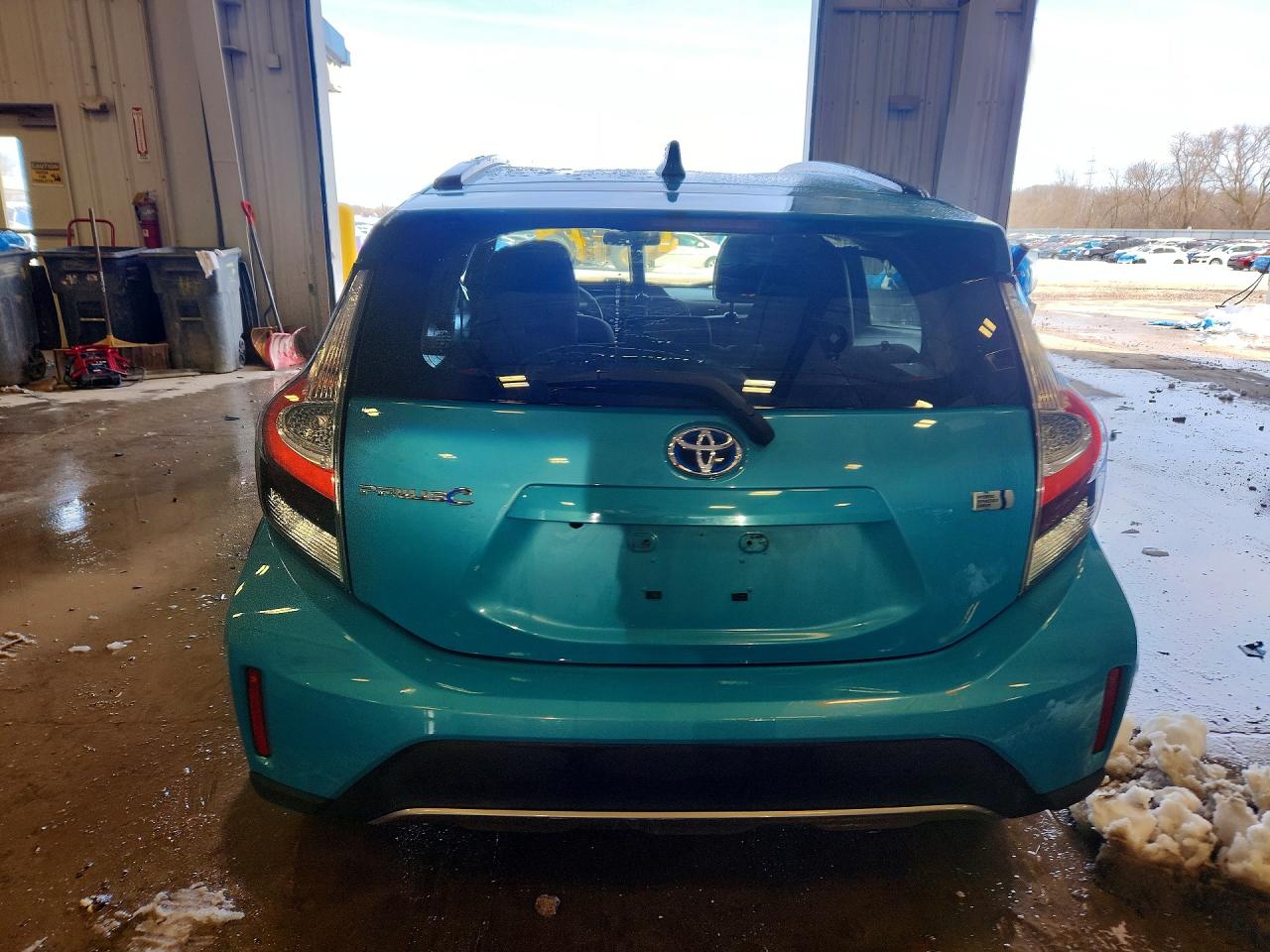 2018 TOYOTA PRIUS C TWO photo 6