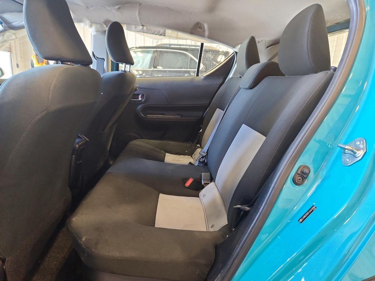 2018 TOYOTA PRIUS C TWO photo 10