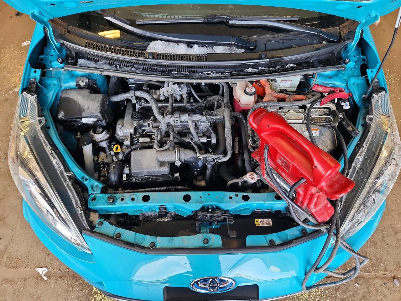 2018 TOYOTA PRIUS C TWO photo 11