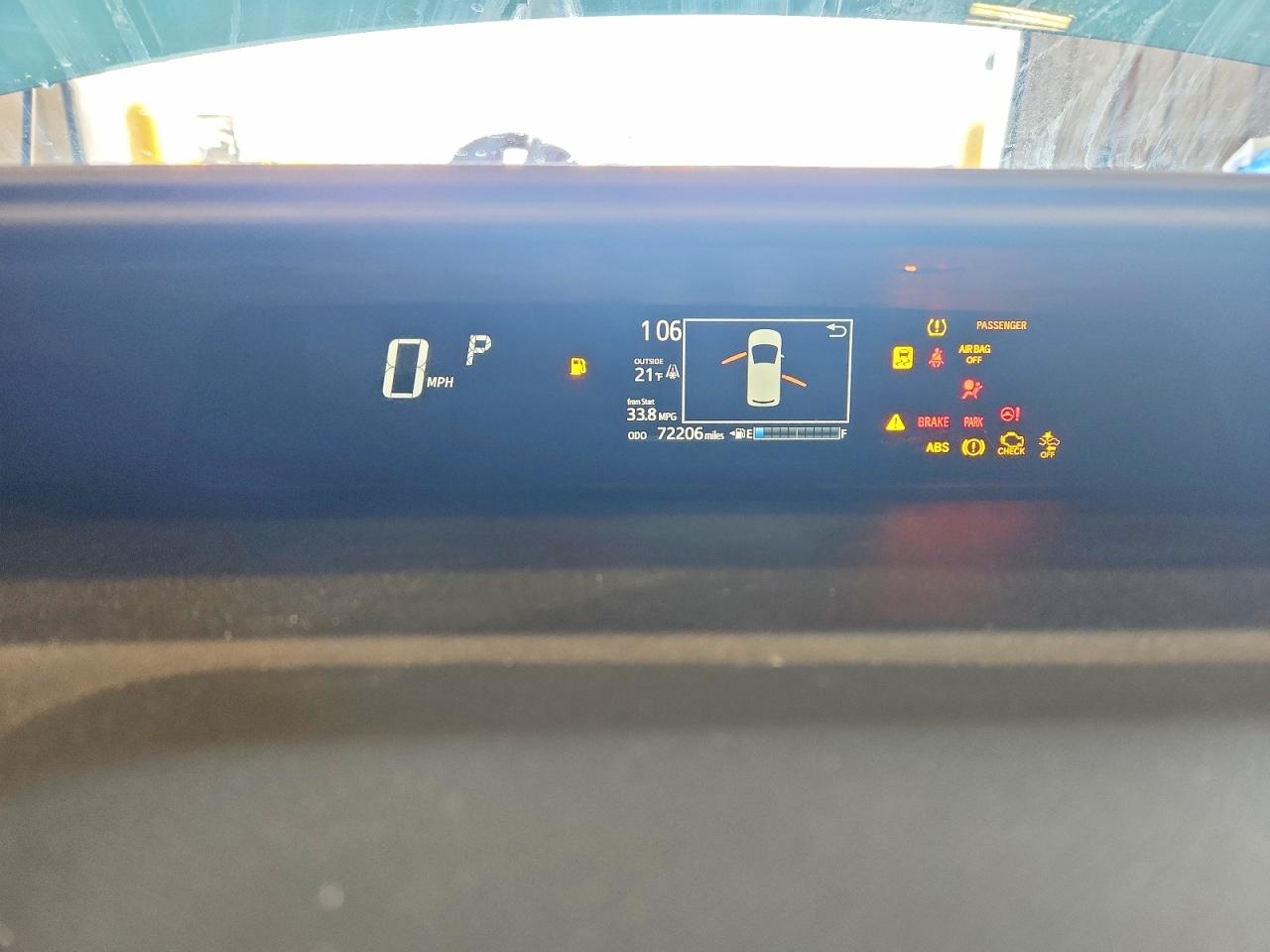 2018 TOYOTA PRIUS C TWO photo 9