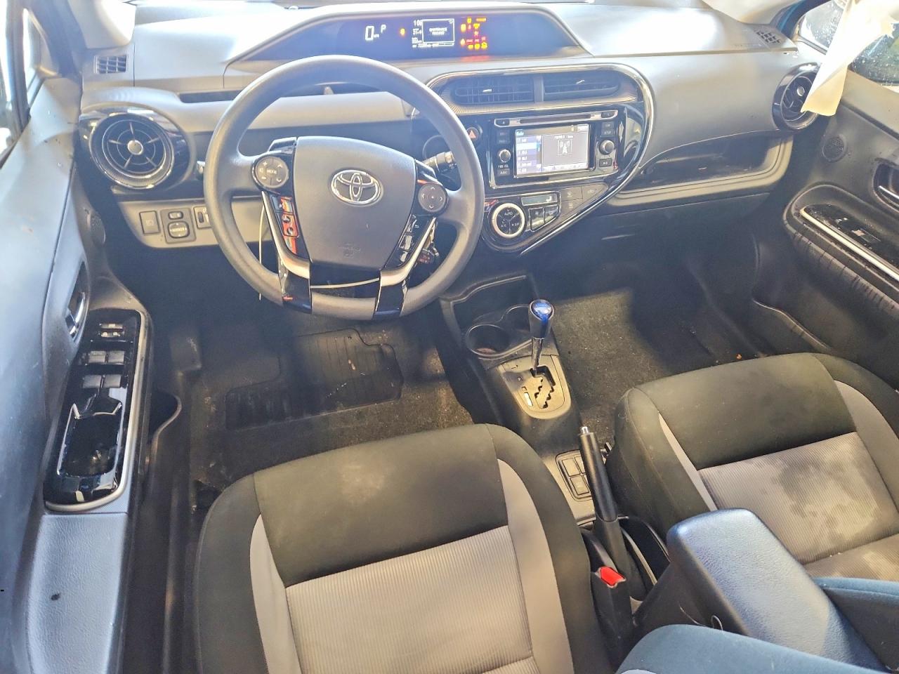 2018 TOYOTA PRIUS C TWO photo 8