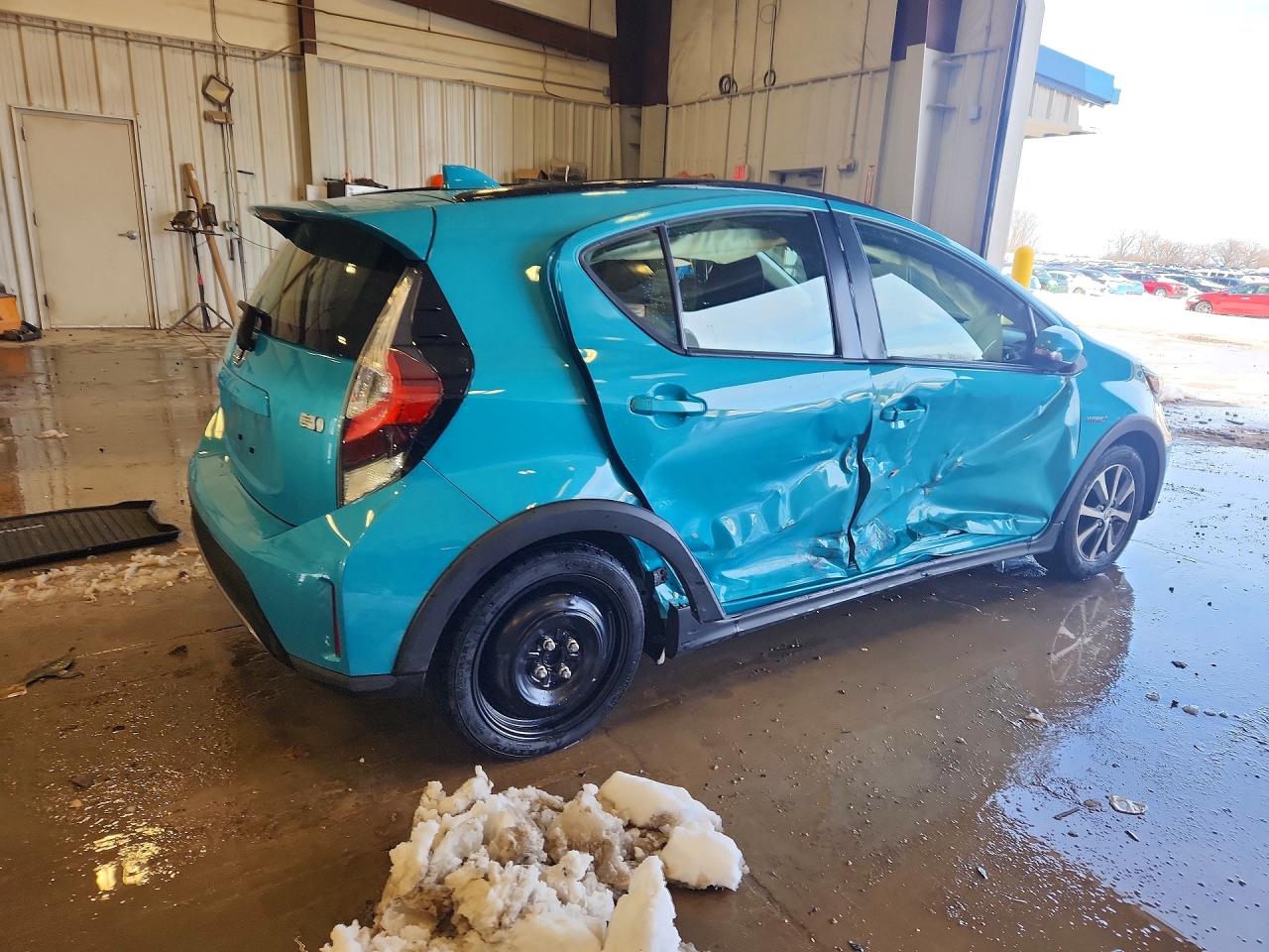 2018 TOYOTA PRIUS C TWO photo 3