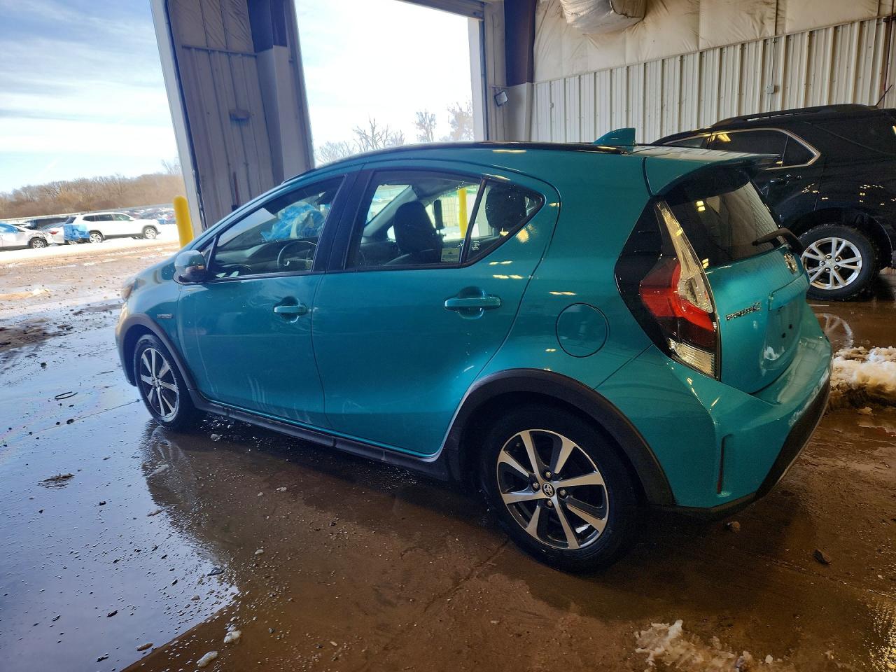 2018 TOYOTA PRIUS C TWO photo 2