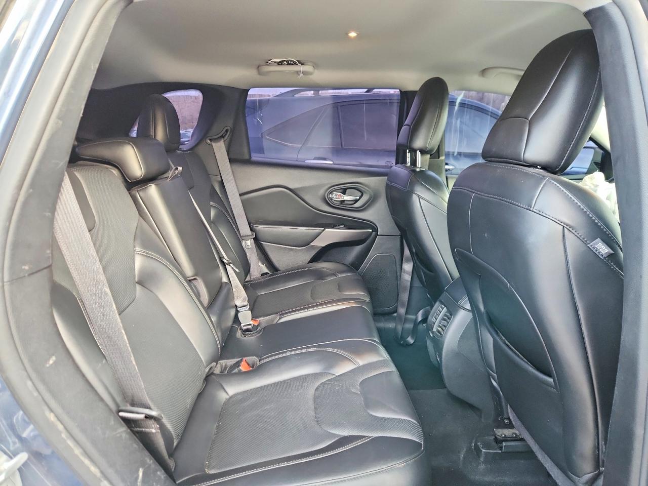 2021 JEEP CHEROKEE LATITUDE LUX photo 11