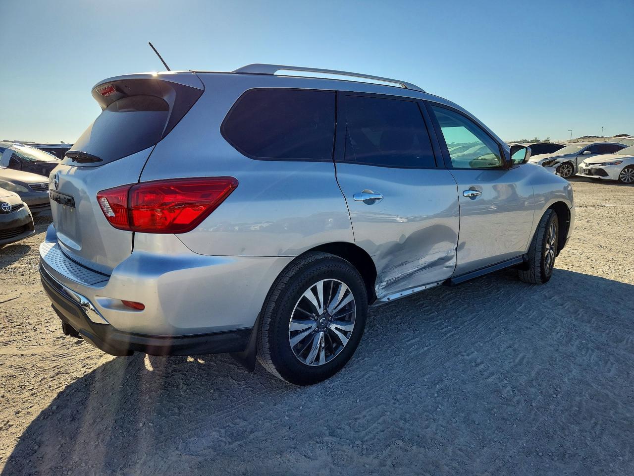 2017 NISSAN PATHFINDER S photo 5