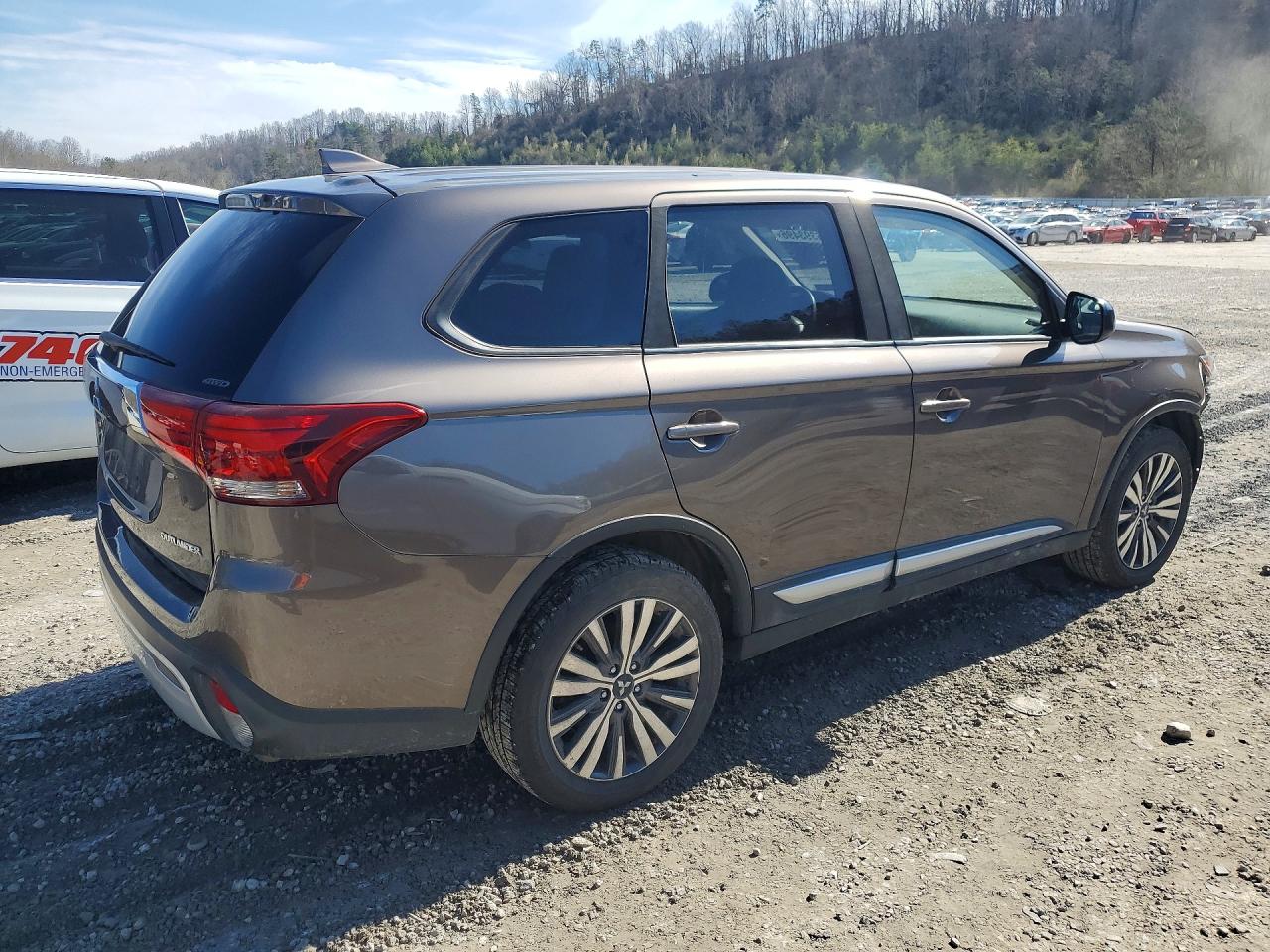 2019 MITSUBISHI OUTLANDER SE photo 3