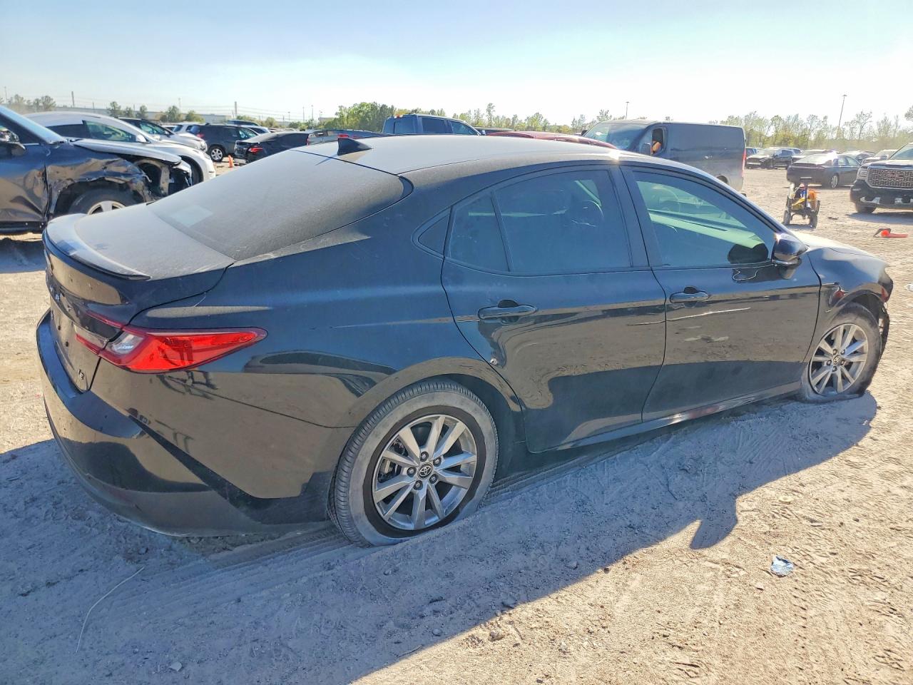 2025 TOYOTA CAMRY LE photo 7