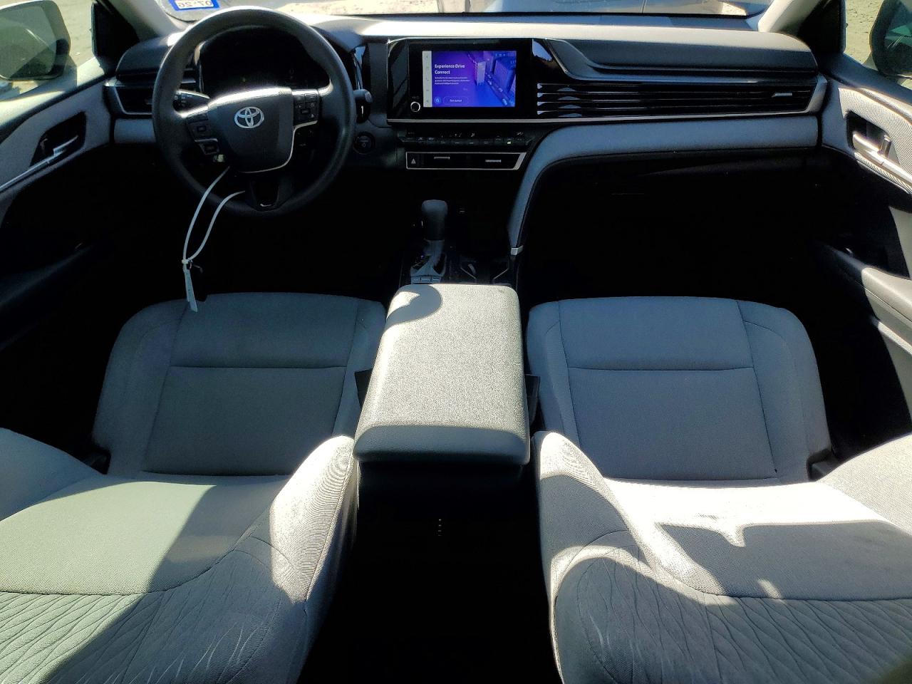 2025 TOYOTA CAMRY LE photo 22