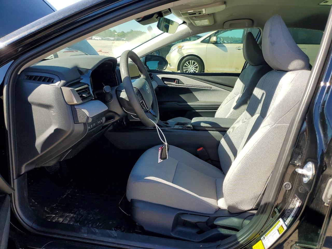 2025 TOYOTA CAMRY LE photo 19