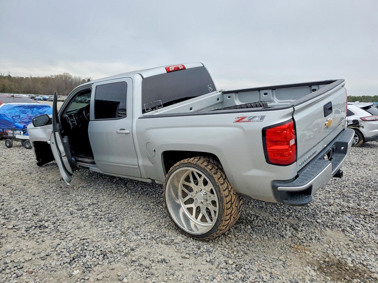 2017 CHEVROLET SILVERADO K1500 LT photo 4
