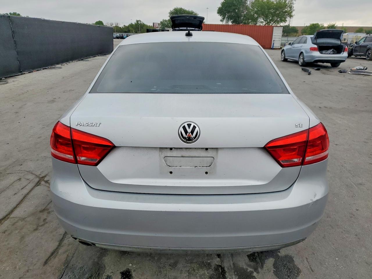 2012 VOLKSWAGEN PASSAT SE photo 16