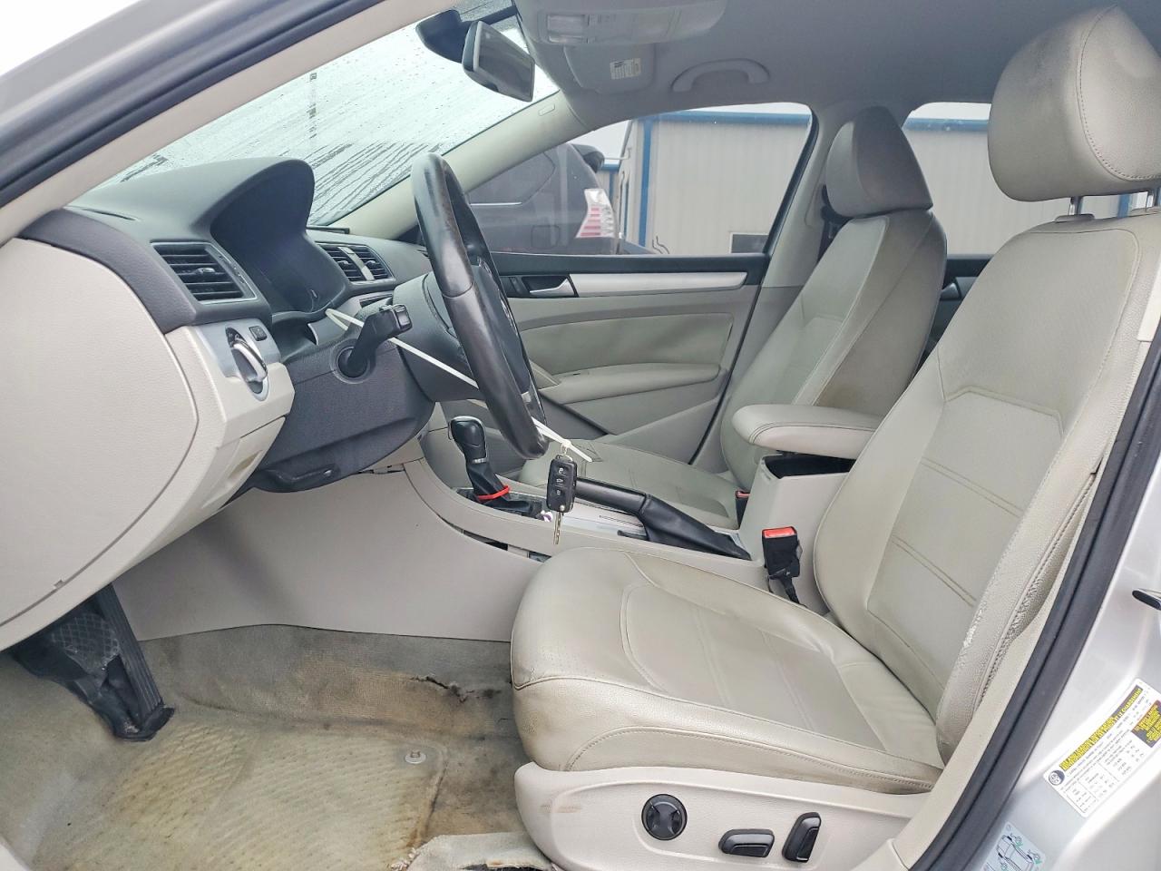2012 VOLKSWAGEN PASSAT SE photo 19