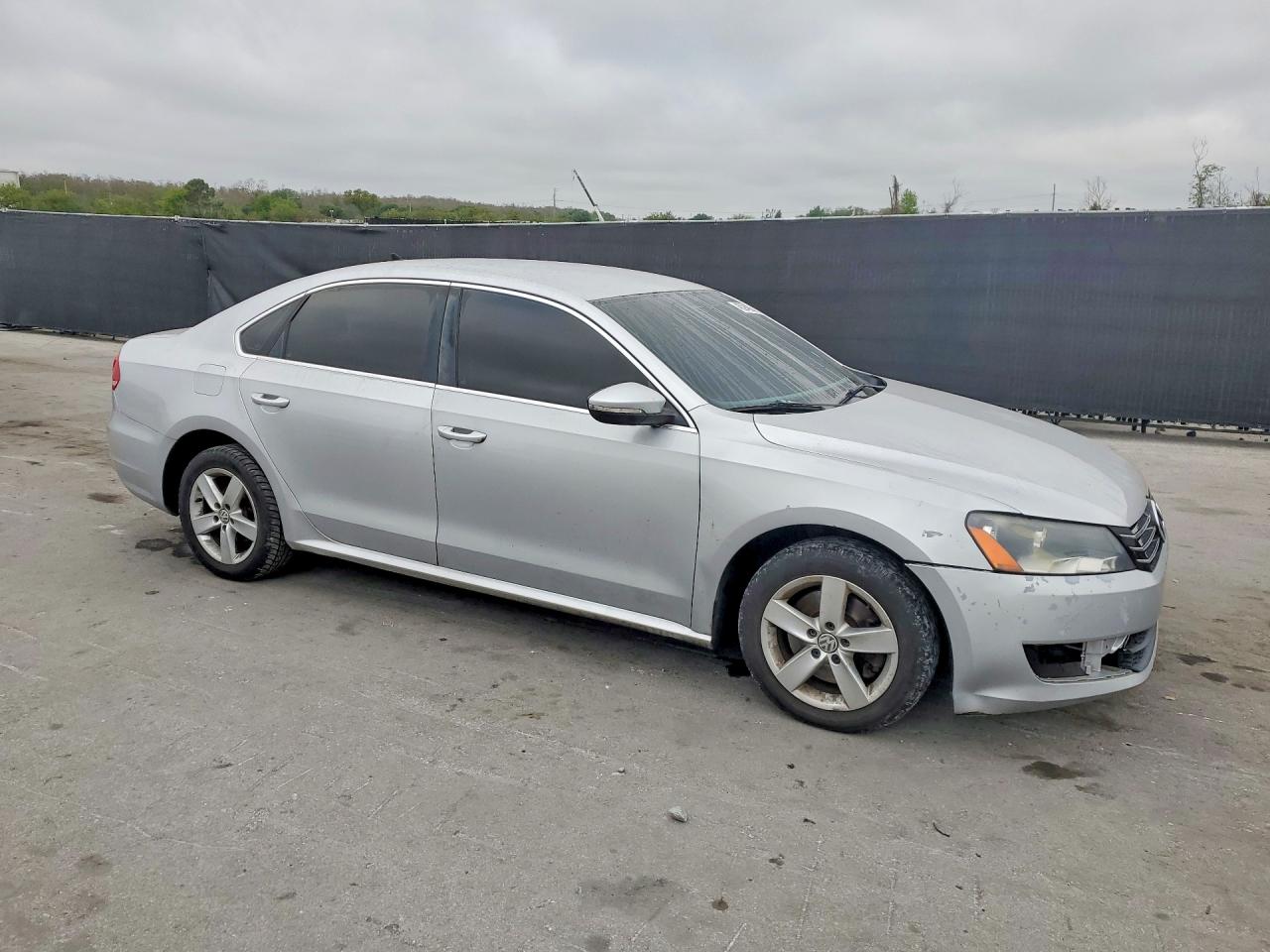 2012 VOLKSWAGEN PASSAT SE photo 10