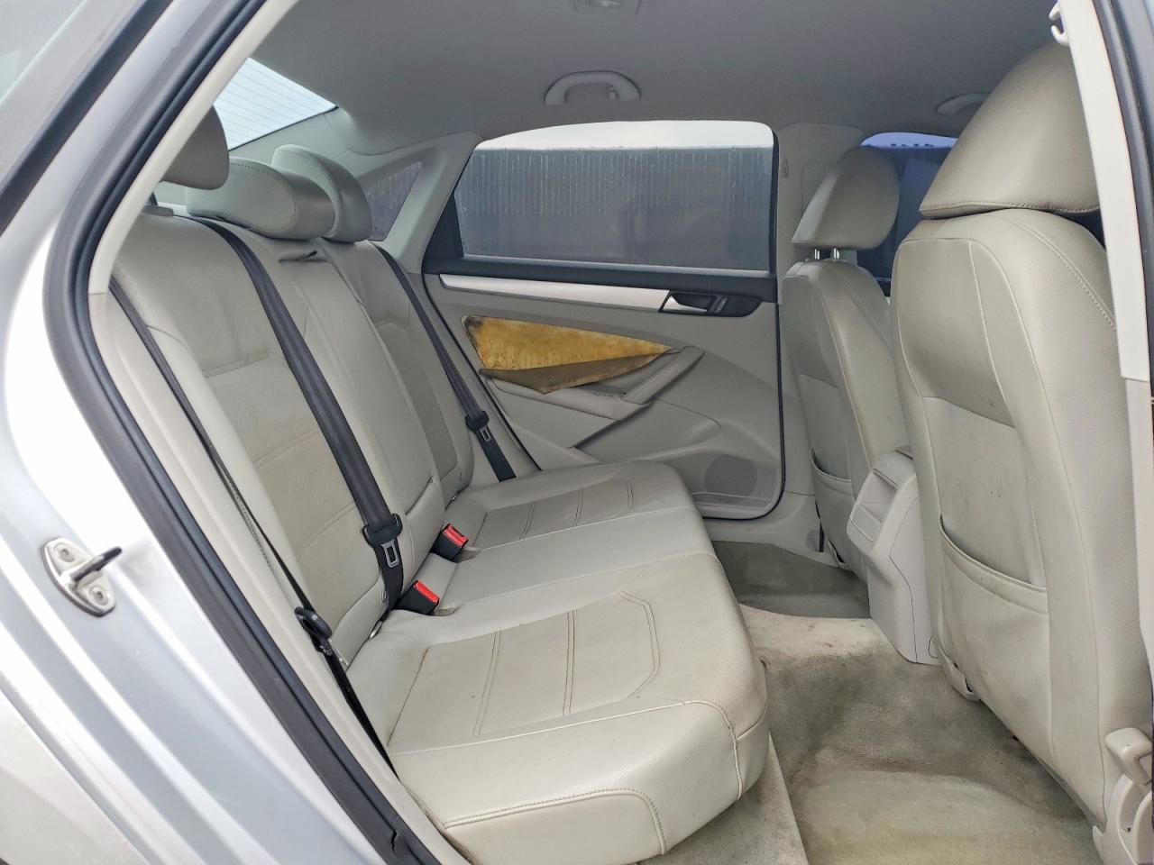 2012 VOLKSWAGEN PASSAT SE photo 28