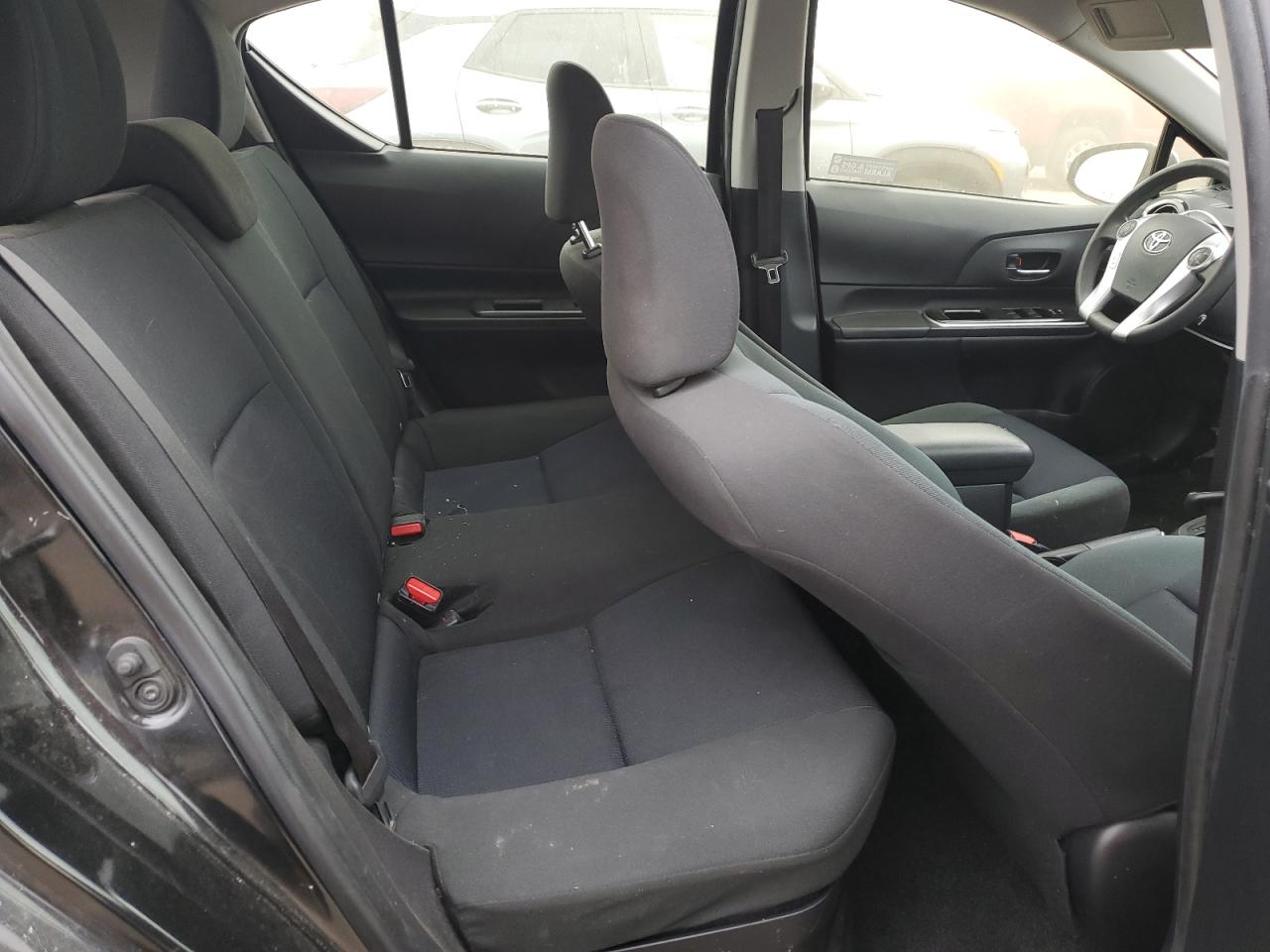 2016 TOYOTA PRIUS C TWO photo 19