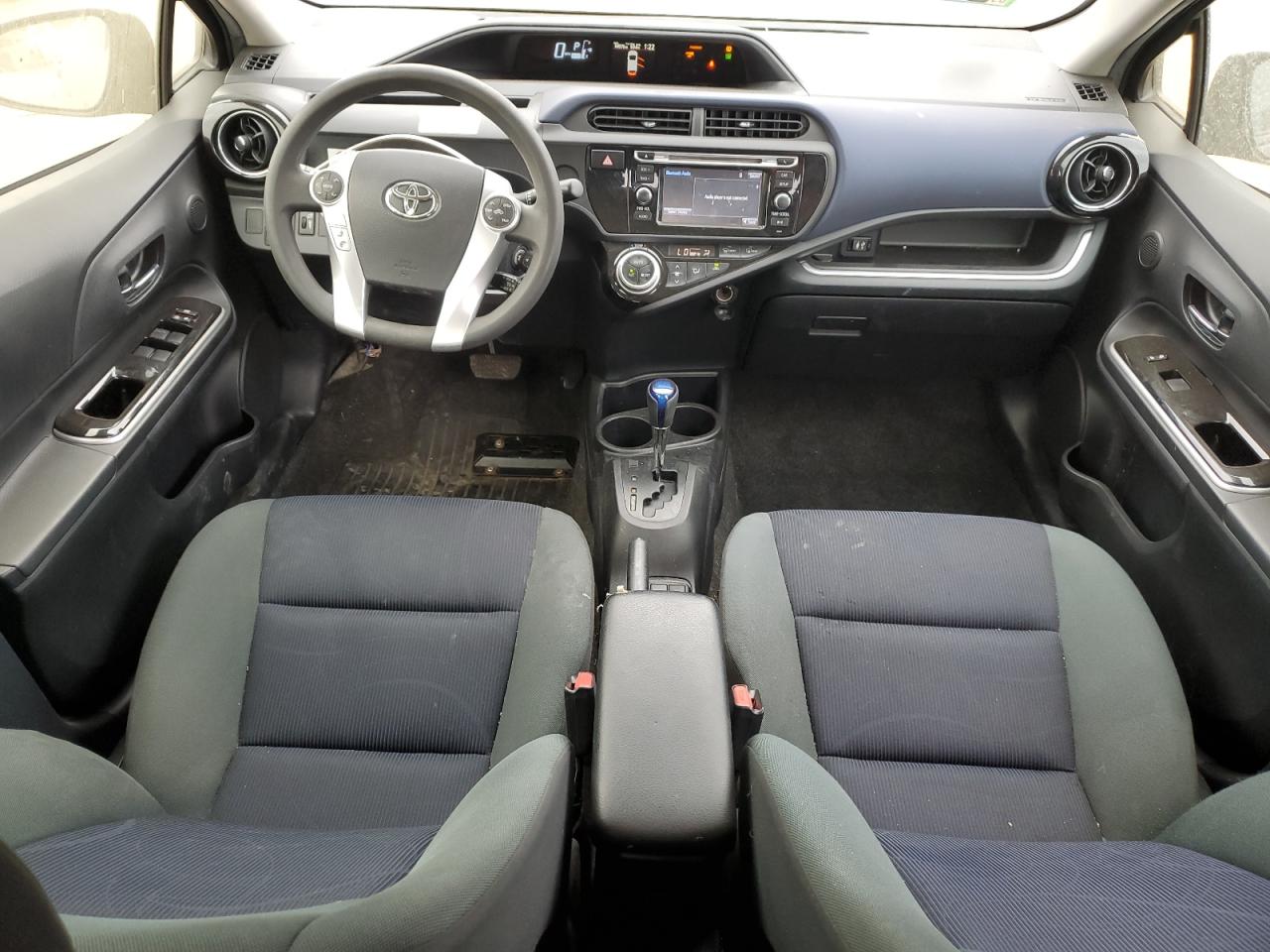 2016 TOYOTA PRIUS C TWO photo 15