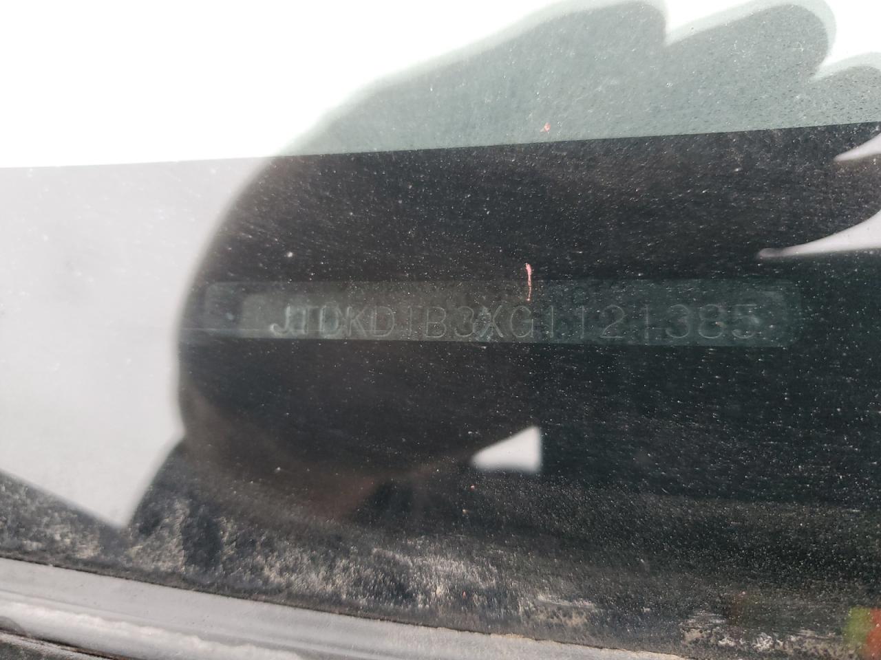 2016 TOYOTA PRIUS C TWO photo 23