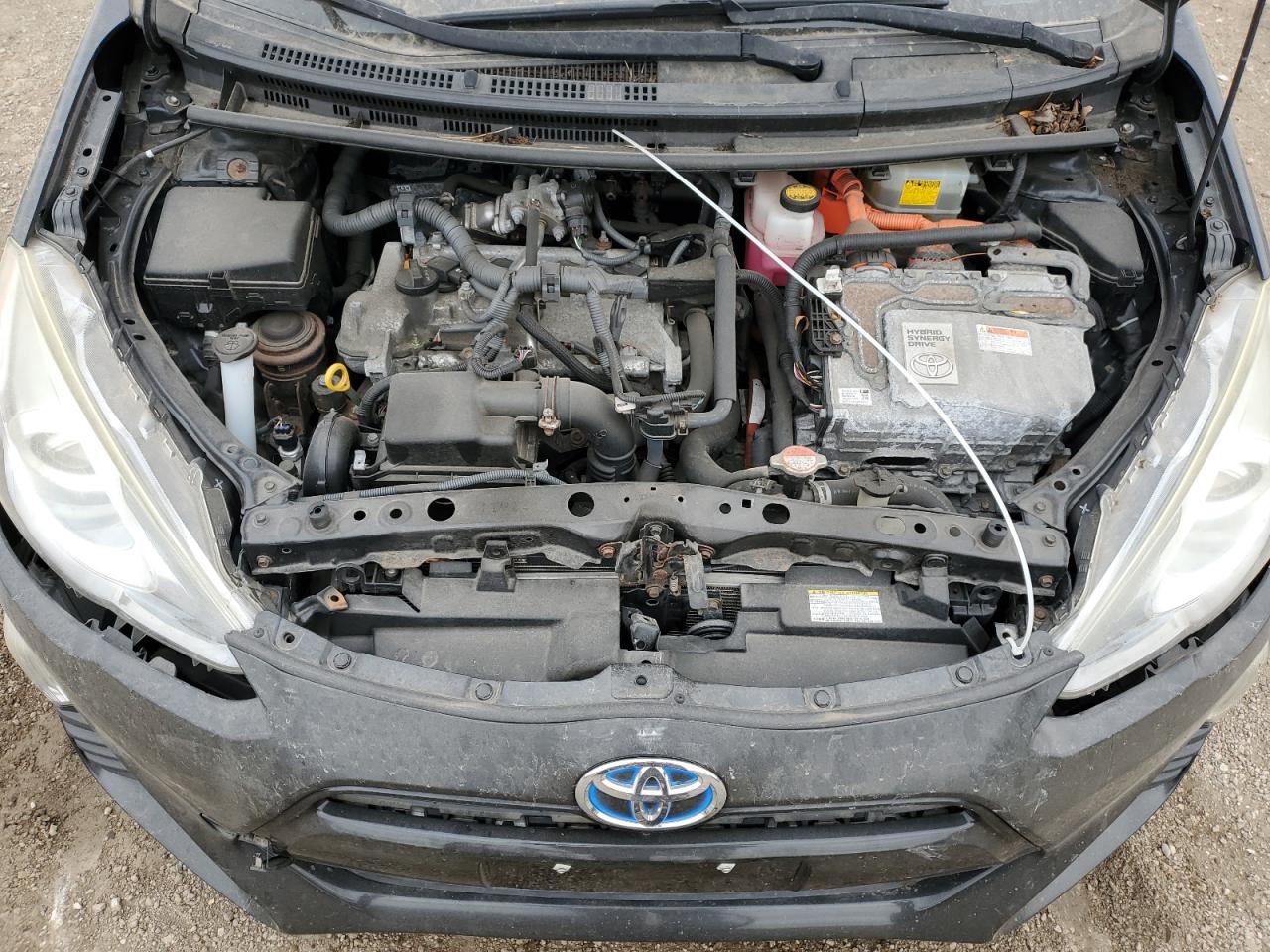 2016 TOYOTA PRIUS C TWO photo 21