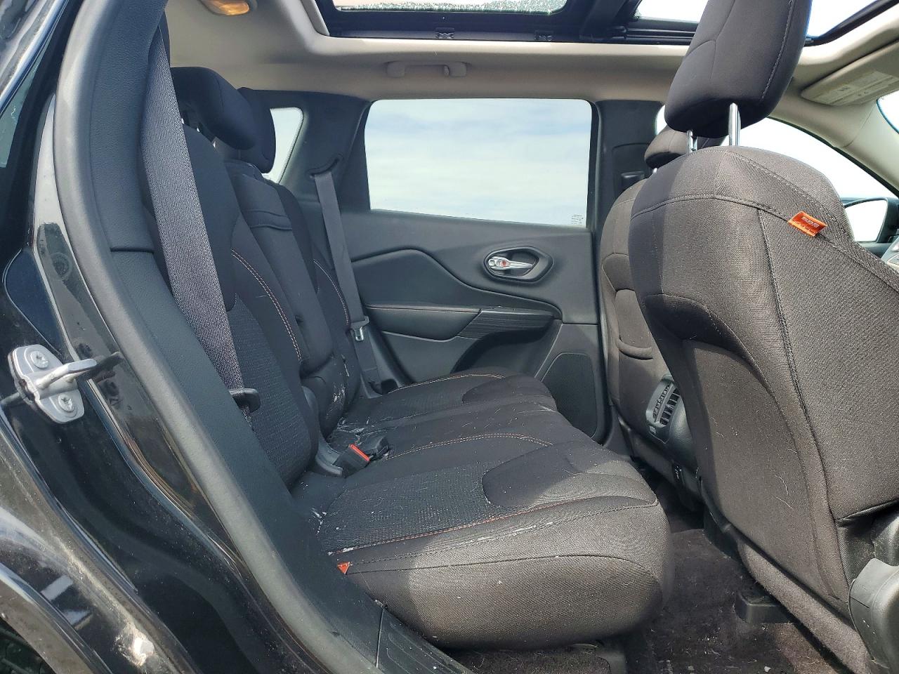 2016 JEEP CHEROKEE LATITUDE photo 11