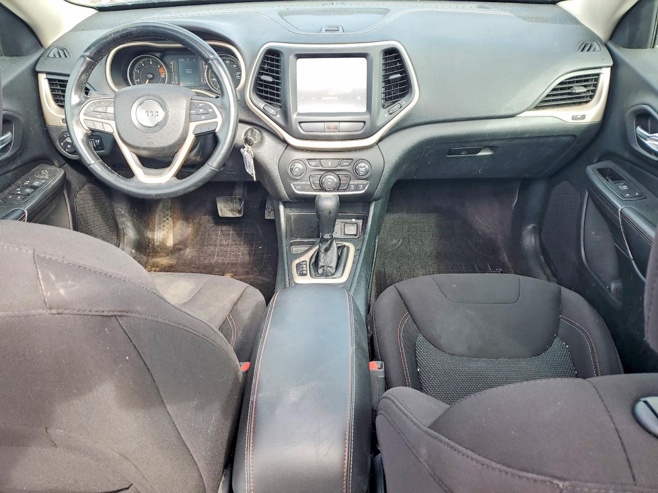 2016 JEEP CHEROKEE LATITUDE photo 8