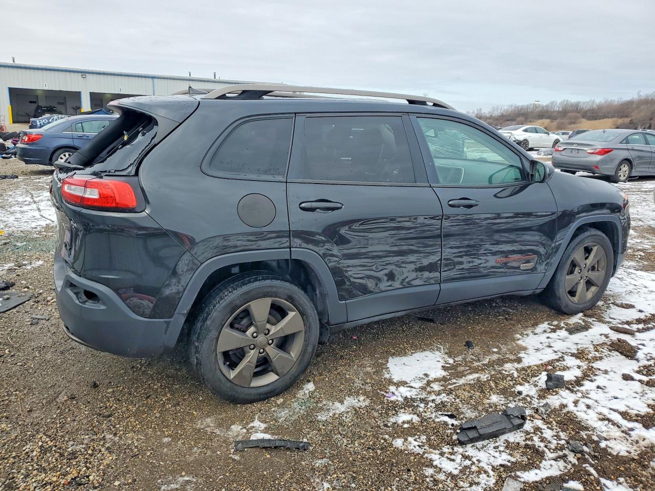 2016 JEEP CHEROKEE LATITUDE photo 3