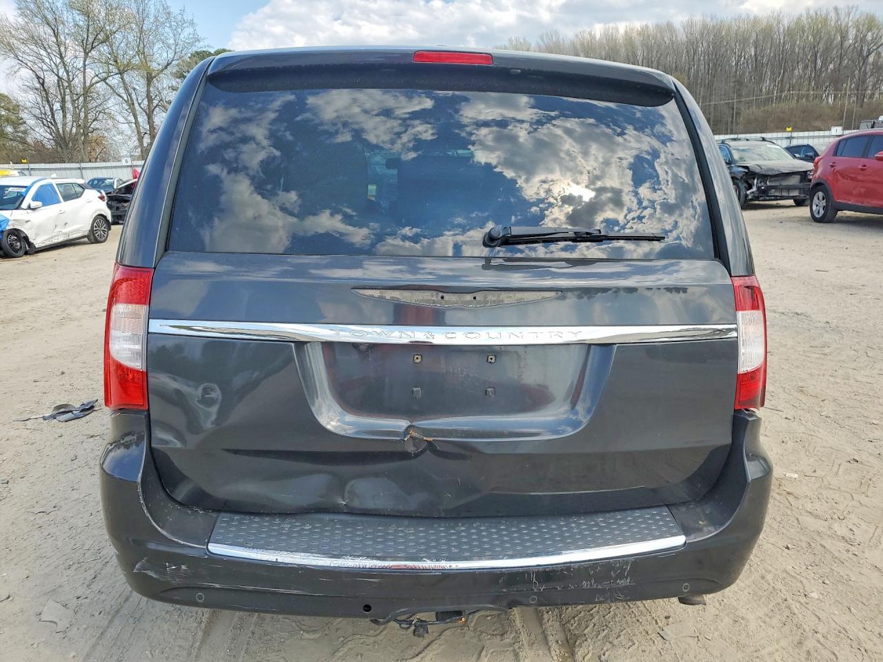2012 CHRYSLER TOWN & COUNTRY TOURING L photo 11