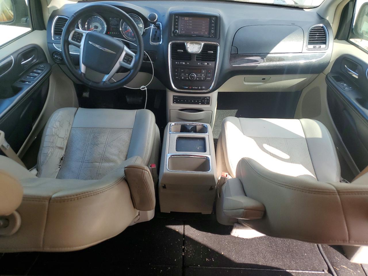 2012 CHRYSLER TOWN & COUNTRY TOURING L photo 15