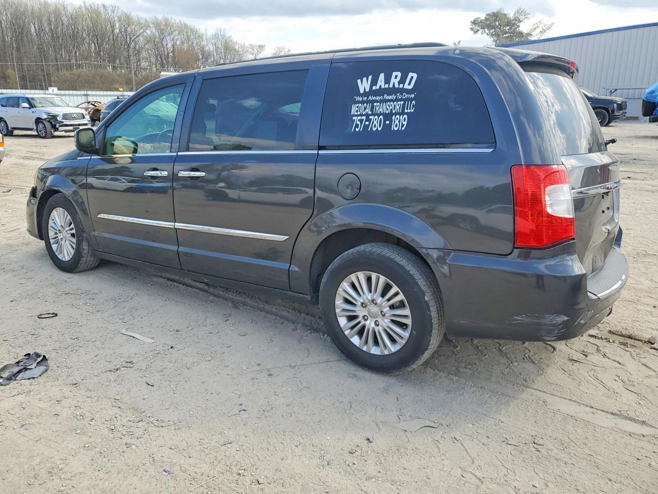 2012 CHRYSLER TOWN & COUNTRY TOURING L photo 3