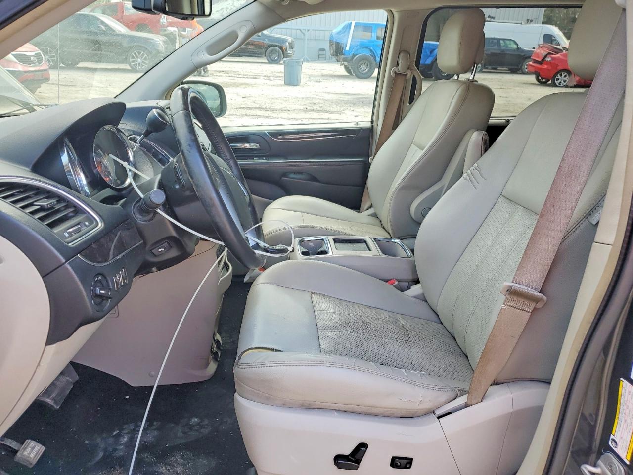 2012 CHRYSLER TOWN & COUNTRY TOURING L photo 13