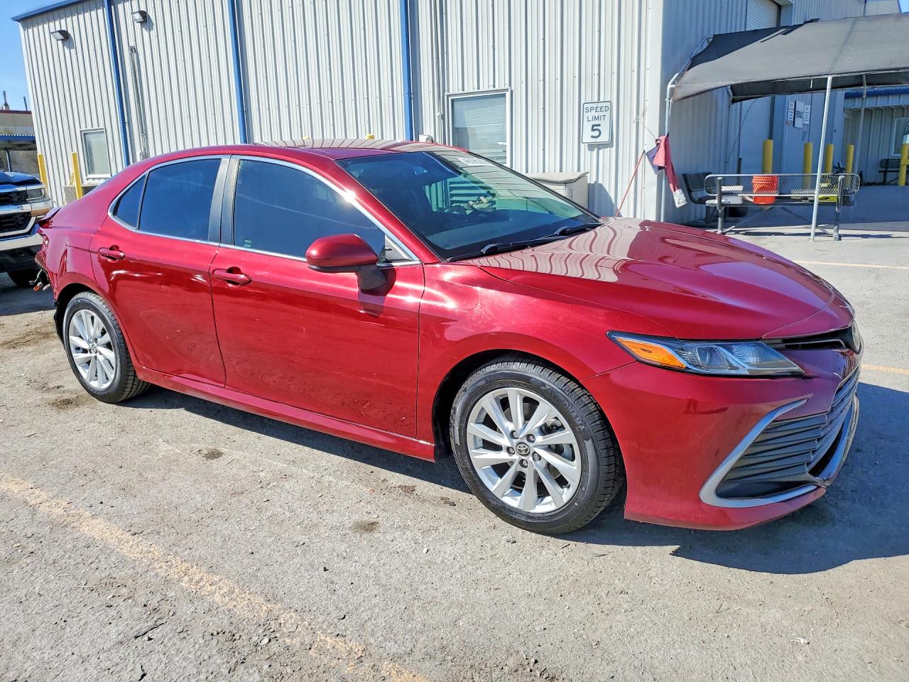 2021 TOYOTA CAMRY LE photo 4