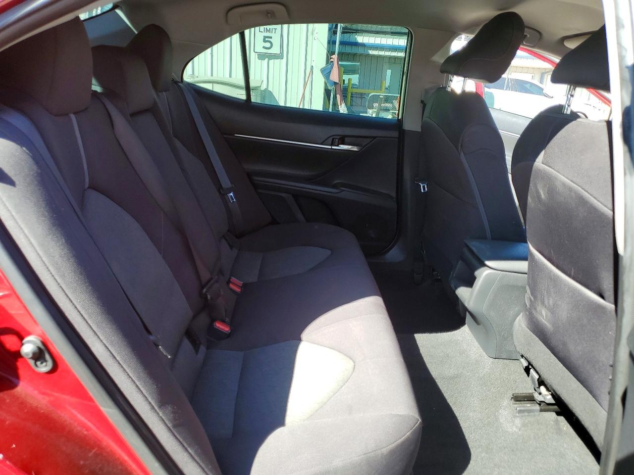 2021 TOYOTA CAMRY LE photo 10