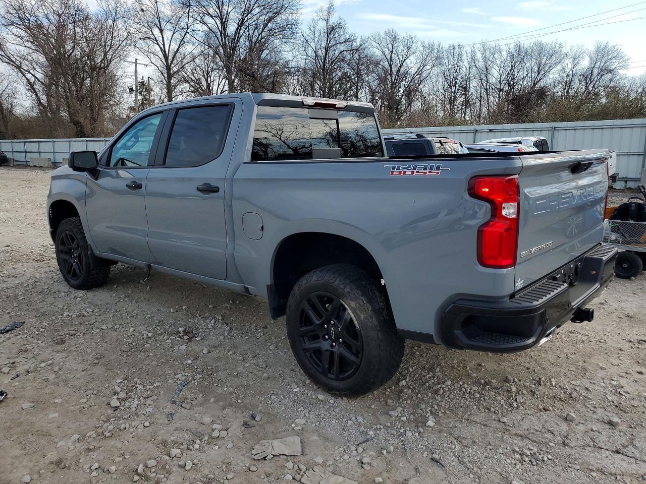 2024 CHEVROLET SILVERADO K1500 LT TRAIL BOSS photo 2