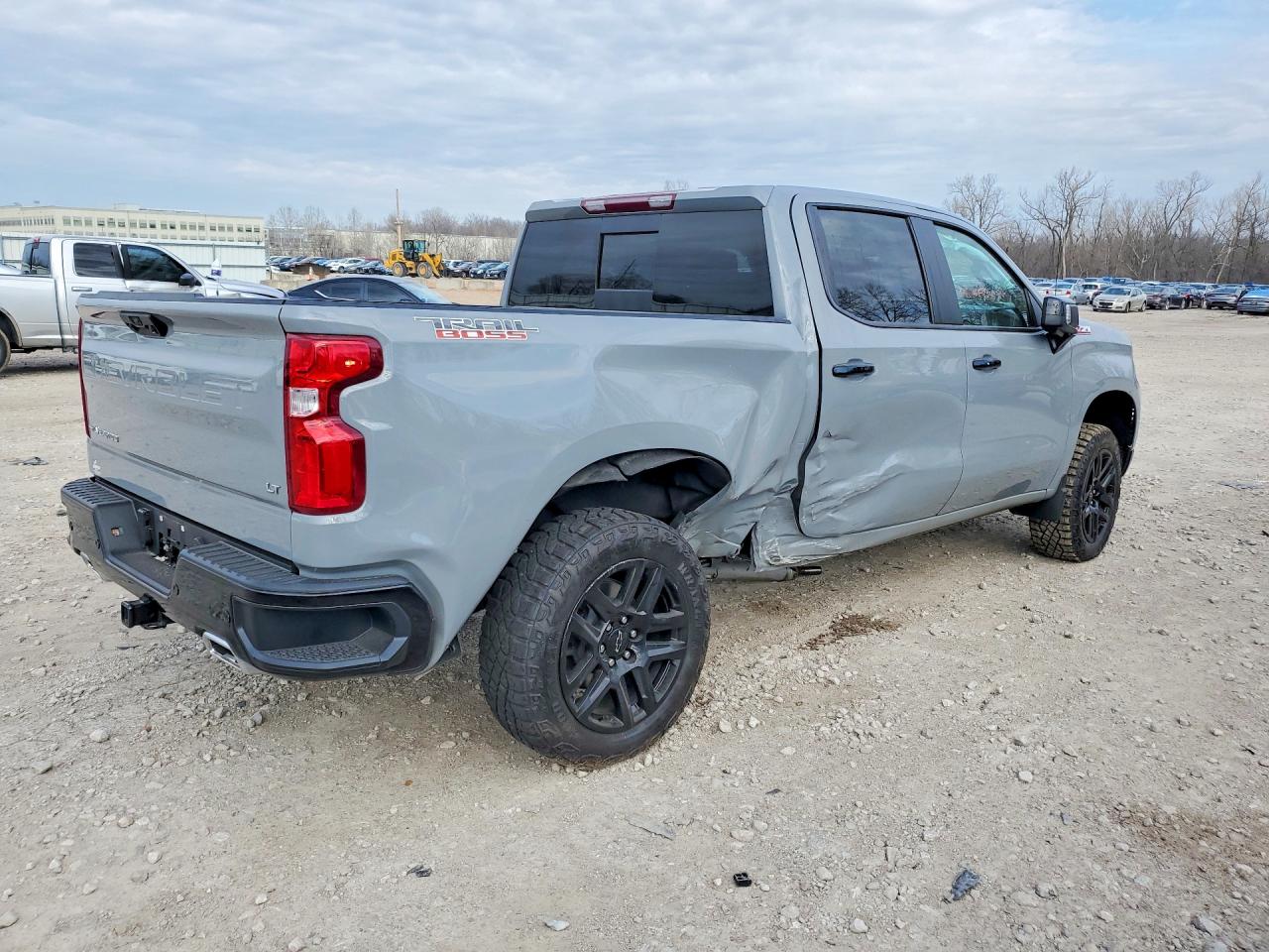 2024 CHEVROLET SILVERADO K1500 LT TRAIL BOSS photo 3