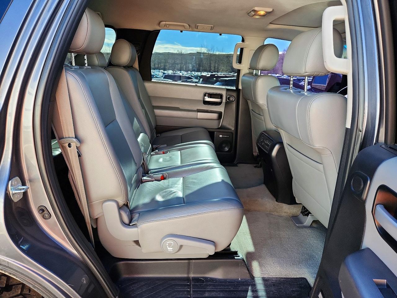 2011 TOYOTA SEQUOIA LIMITED photo 21