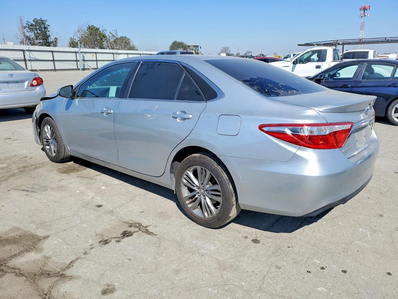 2017 TOYOTA CAMRY SE photo 2