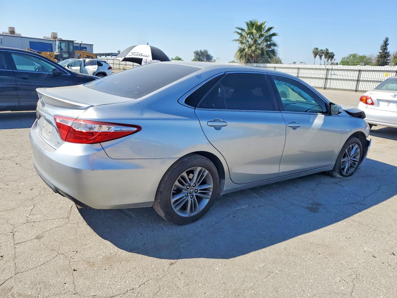 2017 TOYOTA CAMRY SE photo 3