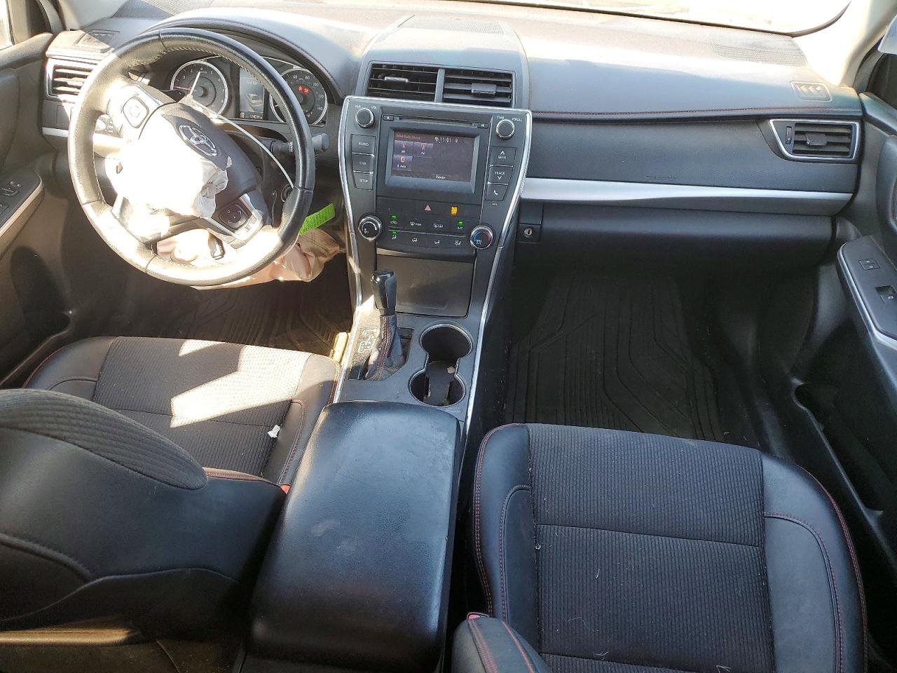 2017 TOYOTA CAMRY SE photo 8
