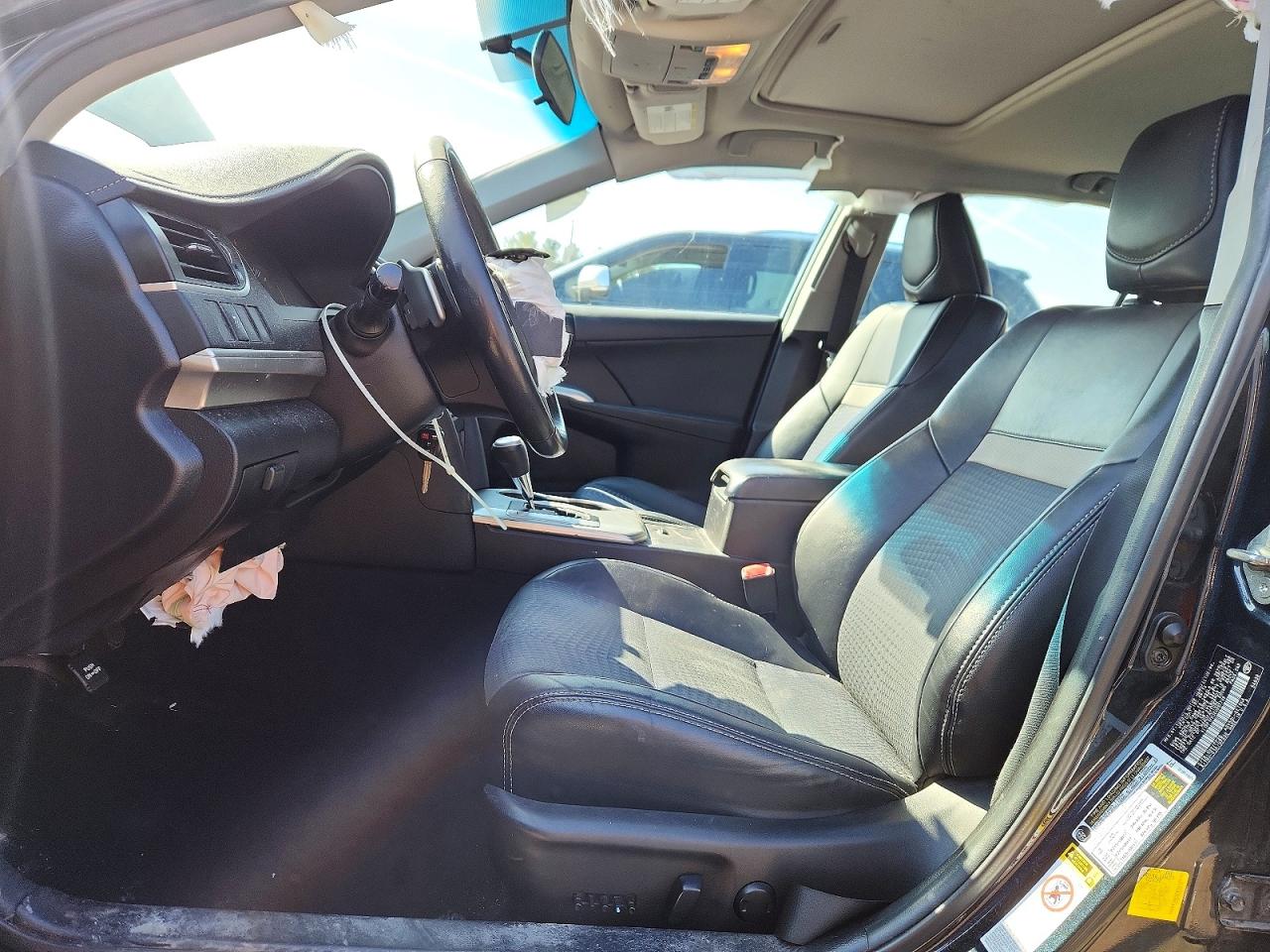 2014 TOYOTA CAMRY SE photo 13