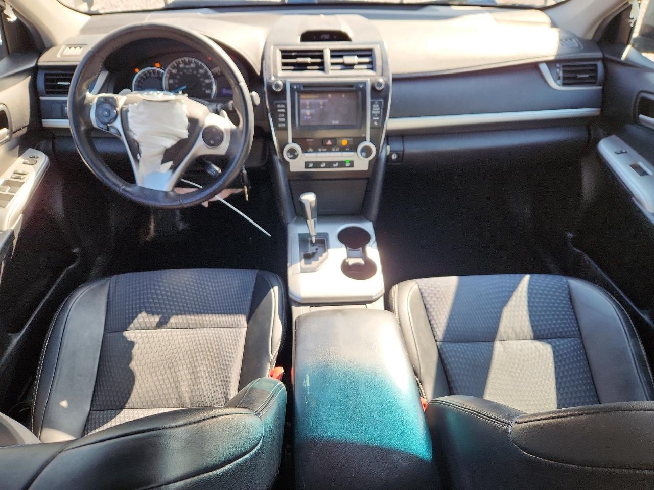 2014 TOYOTA CAMRY SE photo 15
