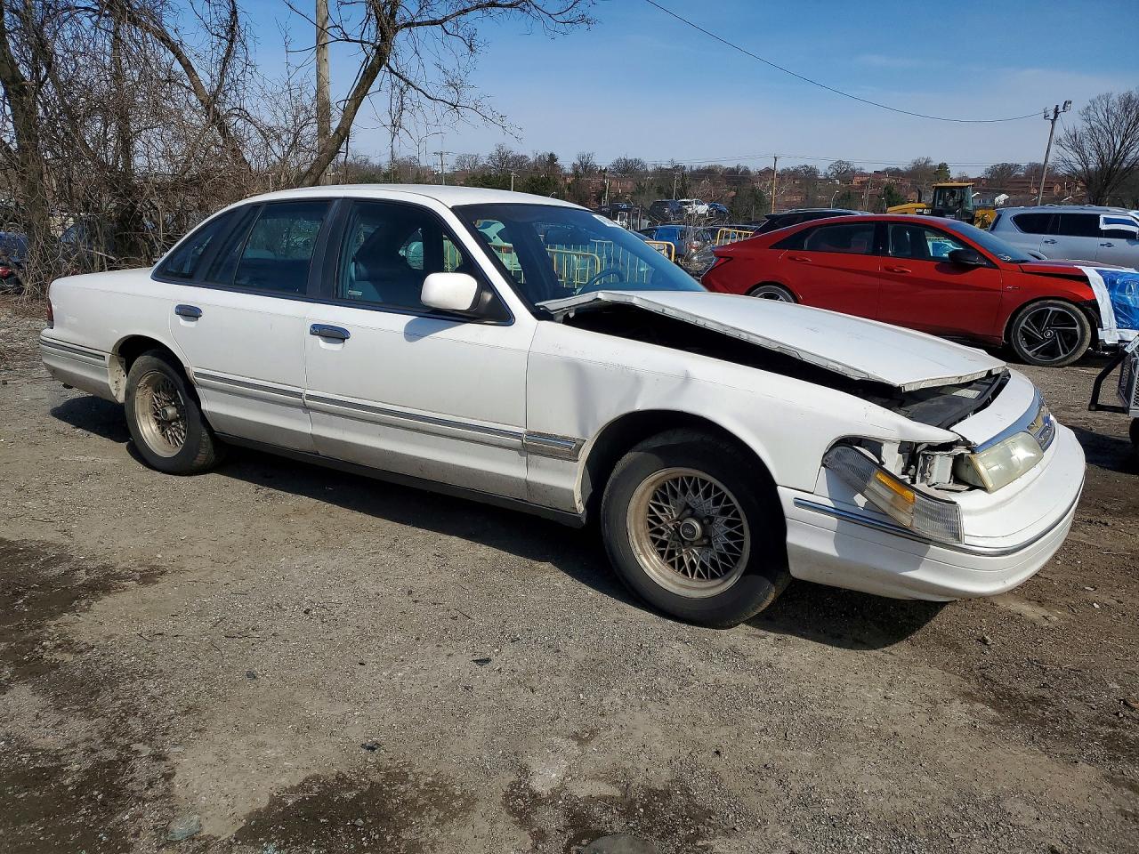 1997 FORD CROWN VICTORIA LX photo 4