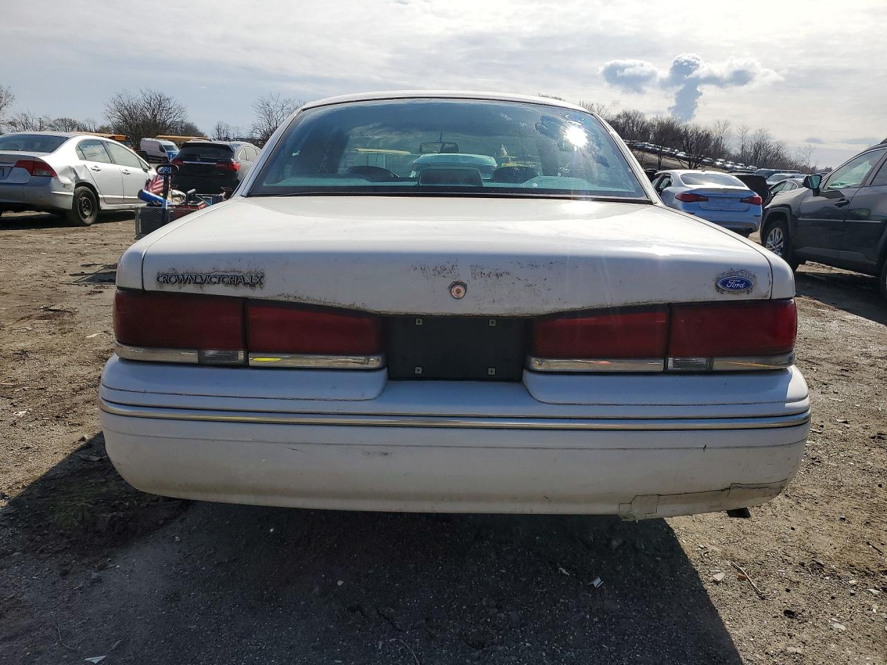 1997 FORD CROWN VICTORIA LX photo 6